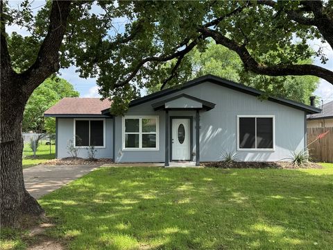 Photo of 2405 Waterwood Lane, Bryan, TX 77803 (MLS # 26005028)