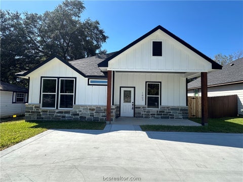 Photo of 1403 Clark Street, Bryan, TX 77808 (MLS # 26012557)