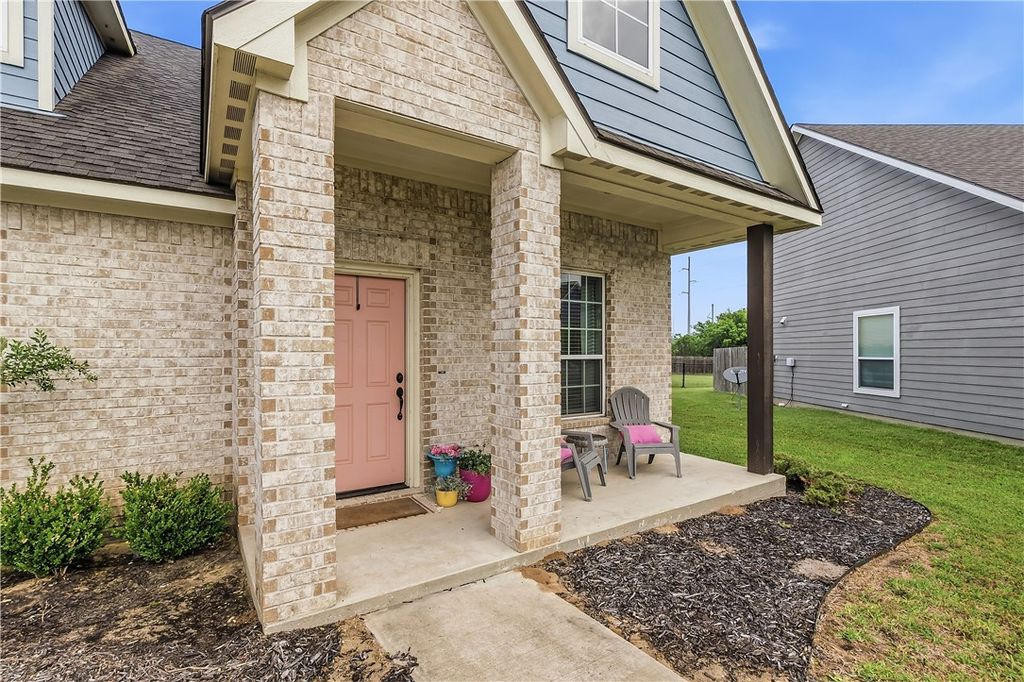Photo of 7009 Canter Court, College Station, TX 77845 (MLS # 26004343)