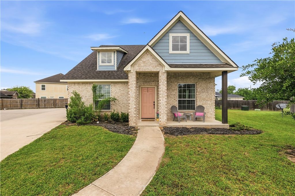 Photo of 7009 Canter Court, College Station, TX 77845 (MLS # 26004343)