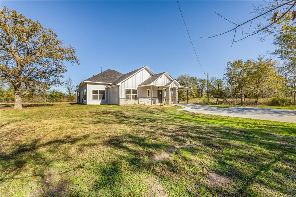Photo of 5085 N Oakland Lane, Bryan, TX 77808 (MLS # 25012410)