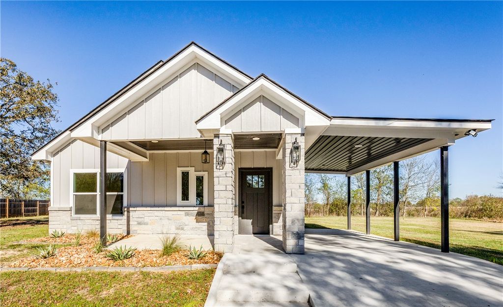 Photo of 5085 N Oakland Lane, Bryan, TX 77808 (MLS # 25012410)