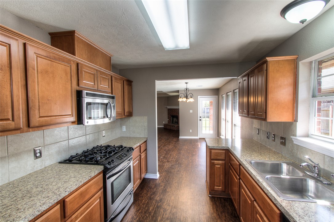 College Station, Texas 77845, United States, 4 Bedrooms Bedrooms, ,2 BathroomsBathrooms,Residential,Pending,148117