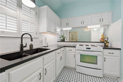 Tiny photo for 1514 Bennett Street, Bryan, TX 77802 (MLS # 26004914)