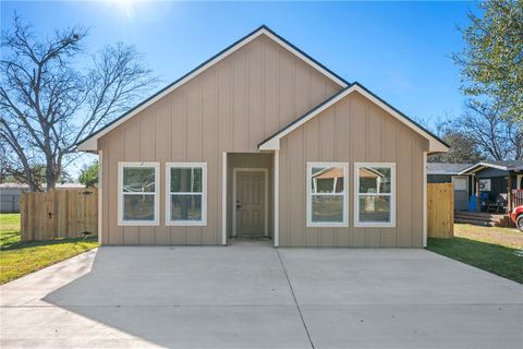 Photo of 1505 Red Oak Street, Bryan, TX 77803 (MLS # 25013298)