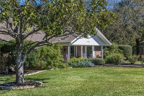 Tiny photo for 206 N Moore Street, Caldwell, TX 77836 (MLS # 25011532)