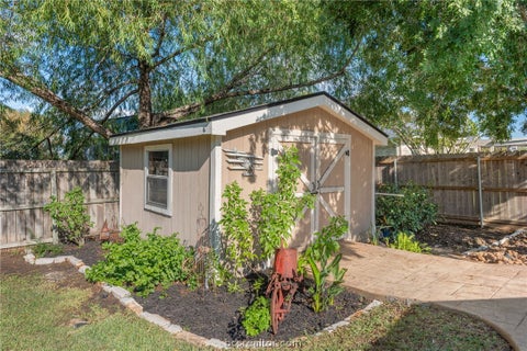 Tiny photo for 3816 Park Hampton DR, Bryan, TX 77802 (MLS # 26011911)