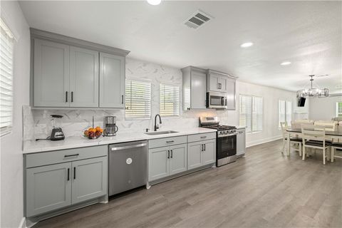 Tiny photo for 902 Post Oak Street, Hearne, TX 77859 (MLS # 26005086)