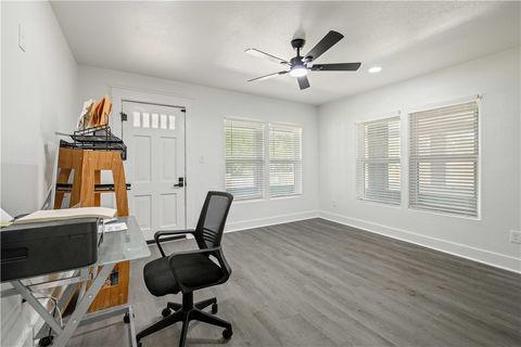 Tiny photo for 902 Post Oak Street, Hearne, TX 77859 (MLS # 26005086)