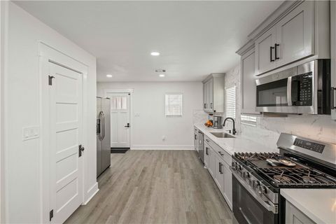 Tiny photo for 902 Post Oak Street, Hearne, TX 77859 (MLS # 26005086)