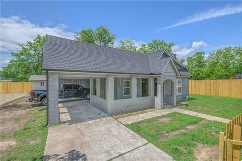 Tiny photo for 902 Post Oak Street, Hearne, TX 77859 (MLS # 26005086)