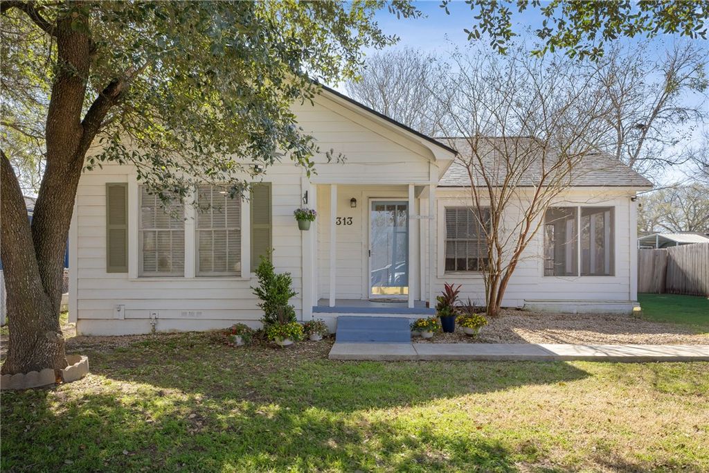 Photo of 1313 Park Street, Bryan, TX 77803 (MLS # 26000917)