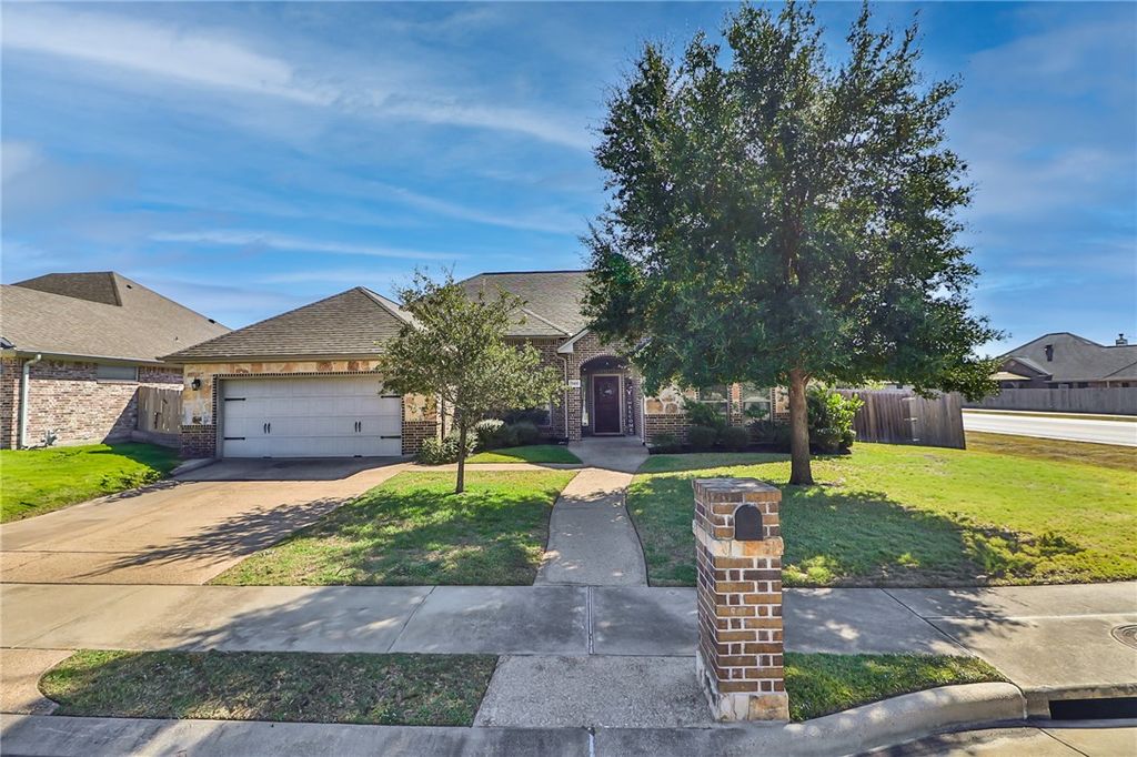 Photo of 3900 Ambrose Court, Bryan, TX 77808 (MLS # 25012248)