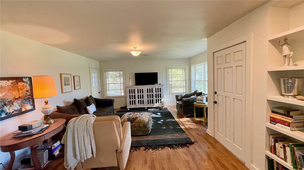 Photo of 704 E Colorado St (+/-1.601 acres) St, Bremond, TX 76629 (MLS # 25012063)