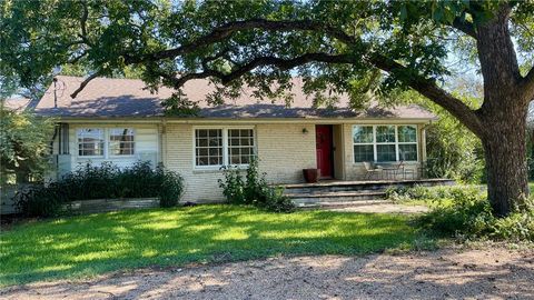 704 E Colorado St  (+/-1.601 acres) Bremond TX 76629