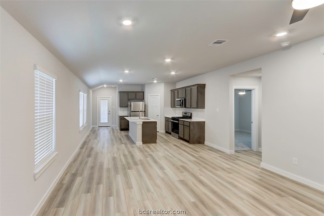 College Station, Texas 77845, United States, 3 Bedrooms Bedrooms, ,2 BathroomsBathrooms,Residential,Pending,58593