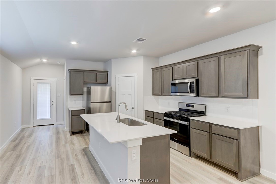 College Station, Texas 77845, United States, 3 Bedrooms Bedrooms, ,2 BathroomsBathrooms,Residential,Pending,58593