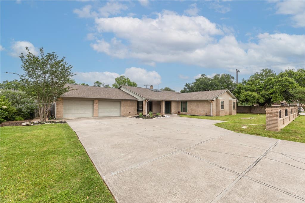 Photo of 1711 Glade Street, College Station, TX 77840 (MLS # 26006051)