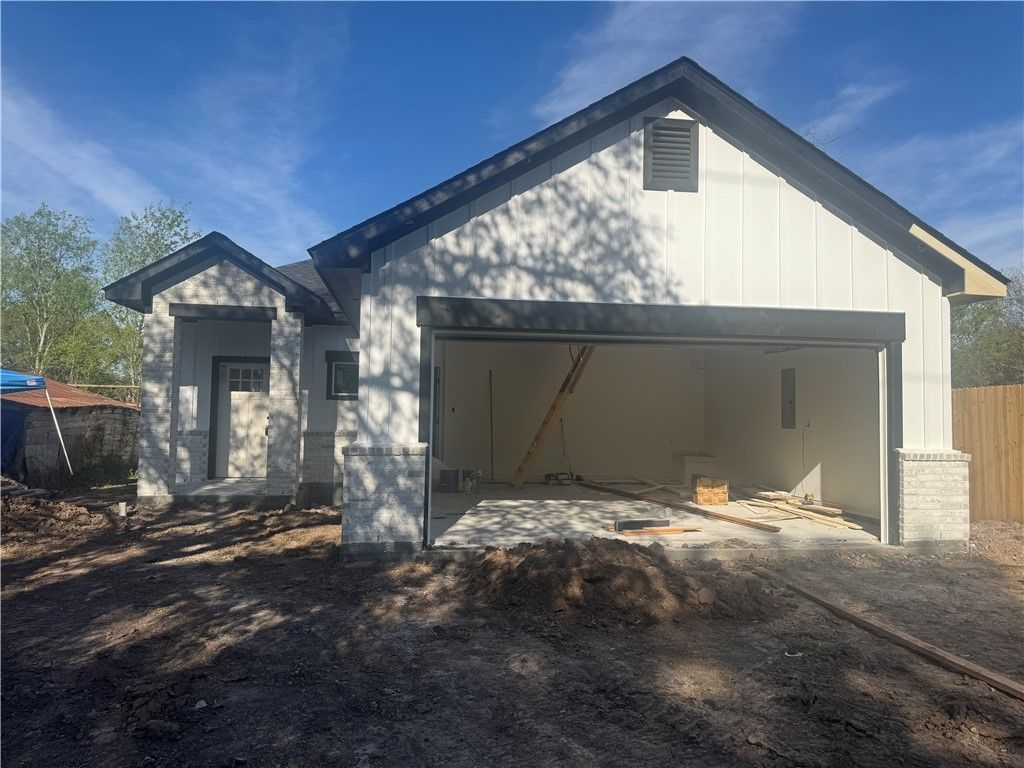 Photo of 402 S Brazos Avenue, Bryan, TX 77803 (MLS # 26003368)