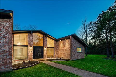 Tiny photo for 5004 Enchanted Oaks Drive, College Station, TX 77845 (MLS # 26002120)