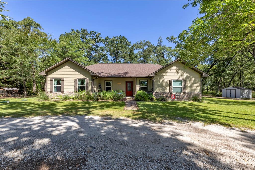 Photo of 9847 Weedon Loop, Bryan, TX 77808 (MLS # 26009380)