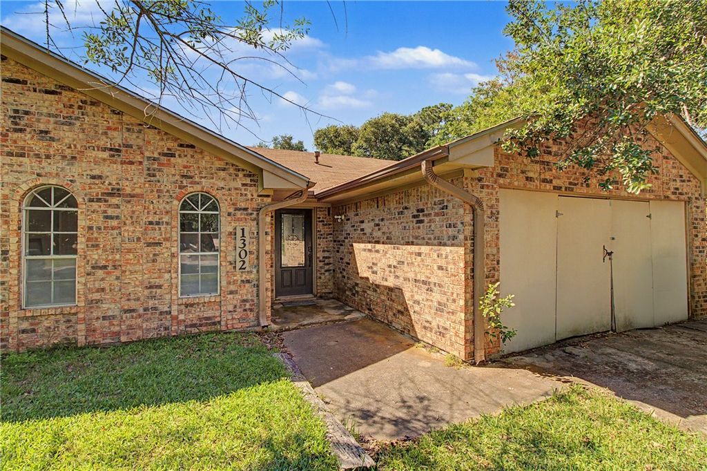 Photo of 1302 Austin Avenue, College Station, TX 77845 (MLS # 26005773)