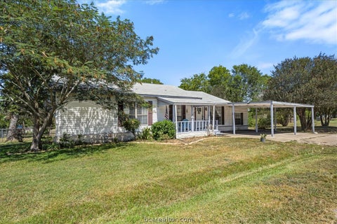 Photo of 1206 W 8th St ST, Caldwell, TX 77836 (MLS # 26011054)