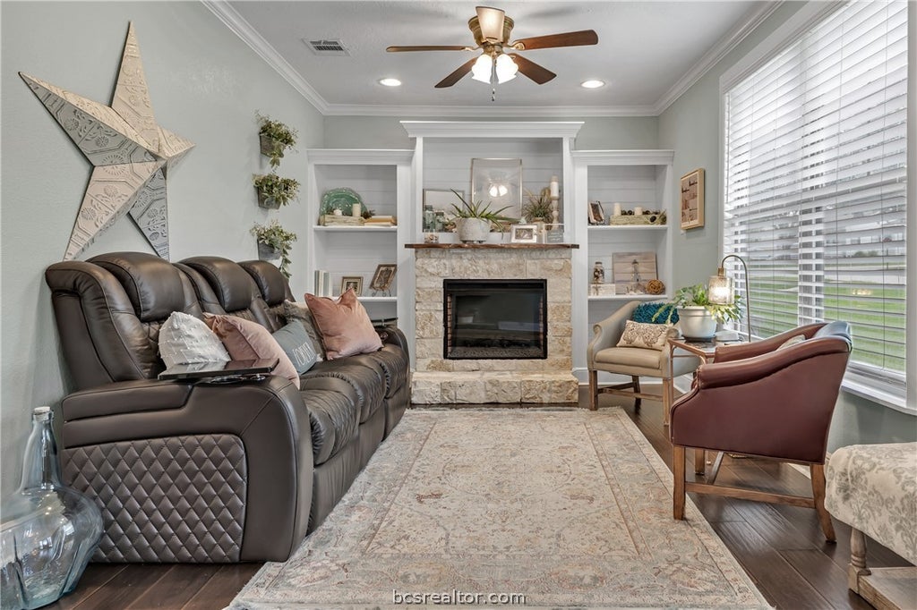Photo of 502 W Fawn Street, Caldwell, TX 77836 (MLS # 26006848)