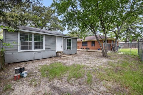 Tiny photo for 603 Mesquite Street, Bryan, TX 77803 (MLS # 26003676)