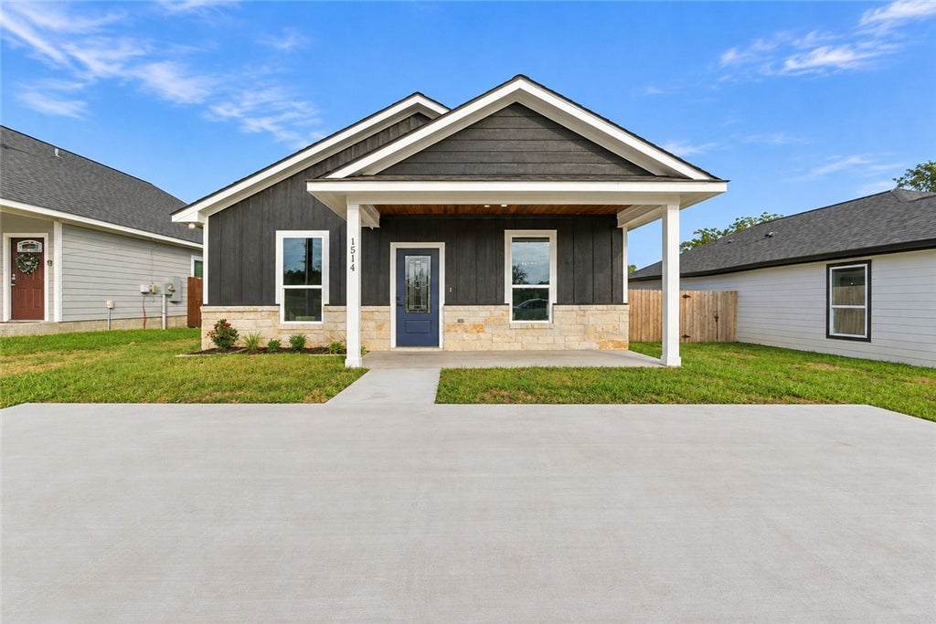 Photo of 1514 Dansby Street, Bryan, TX 77803 (MLS # 26012112)