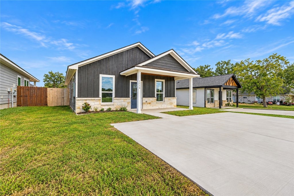 Photo of 1514 Dansby Street, Bryan, TX 77803 (MLS # 26012112)