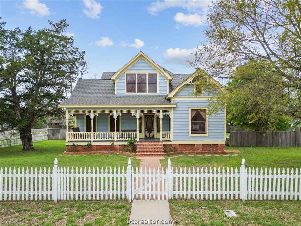 Photo of 106 S Logan Avenue, Bryan, TX 77803 (MLS # 26004262)