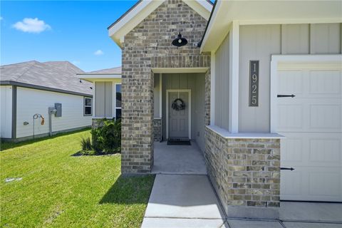 Tiny photo for 1925 Chief Street, Bryan, TX 77807 (MLS # 26009028)