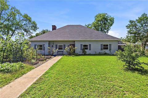 Photo of 2304 Quail Hollow Drive, Bryan, TX 77802 (MLS # 26005485)