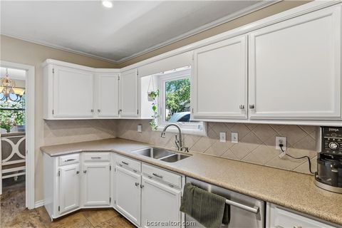 Tiny photo for 2304 Quail Hollow Drive, Bryan, TX 77802 (MLS # 26005485)