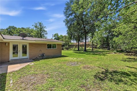 Tiny photo for 1916 Vinewood Drive, Bryan, TX 77802 (MLS # 26005911)