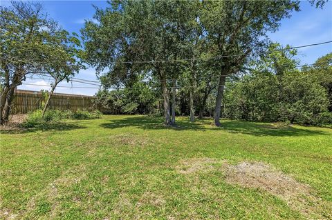 Tiny photo for 1916 Vinewood Drive, Bryan, TX 77802 (MLS # 26005911)