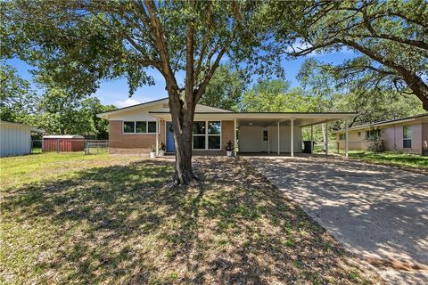 Photo of 1916 Vinewood Drive, Bryan, TX 77802 (MLS # 26005911)