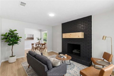 Tiny photo for 26 Holly Lane Ln, Huntsville, TX 77340 (MLS # 26004774)