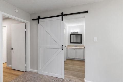 Tiny photo for 26 Holly Lane Ln, Huntsville, TX 77340 (MLS # 26004774)