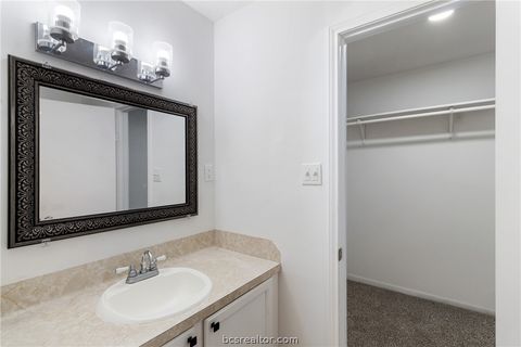 Tiny photo for 26 Holly Lane Ln, Huntsville, TX 77340 (MLS # 26004774)