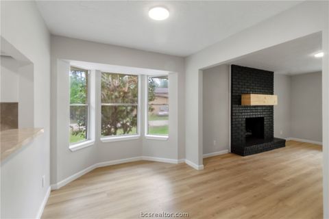 Tiny photo for 26 Holly Lane Ln, Huntsville, TX 77340 (MLS # 26004774)