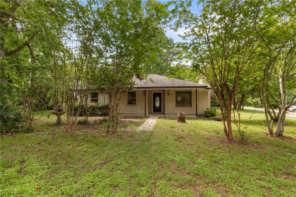 Photo of 26 Holly Lane Ln, Huntsville, TX 77340 (MLS # 26004774)
