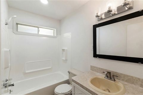 Tiny photo for 26 Holly Lane Ln, Huntsville, TX 77340 (MLS # 26004774)