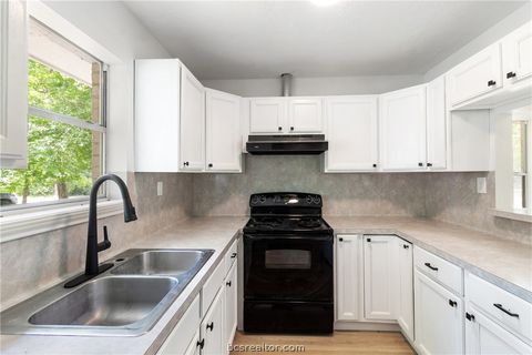 Tiny photo for 26 Holly Lane Ln, Huntsville, TX 77340 (MLS # 26004774)