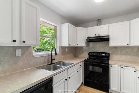 Tiny photo for 26 Holly Lane Ln, Huntsville, TX 77340 (MLS # 26004774)