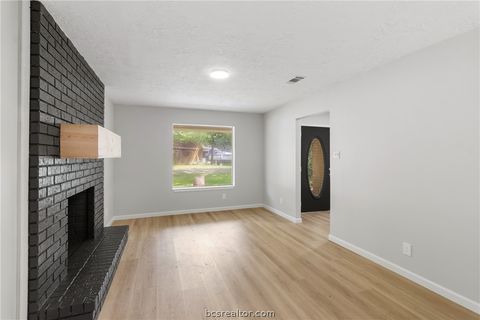 Tiny photo for 26 Holly Lane Ln, Huntsville, TX 77340 (MLS # 26004774)