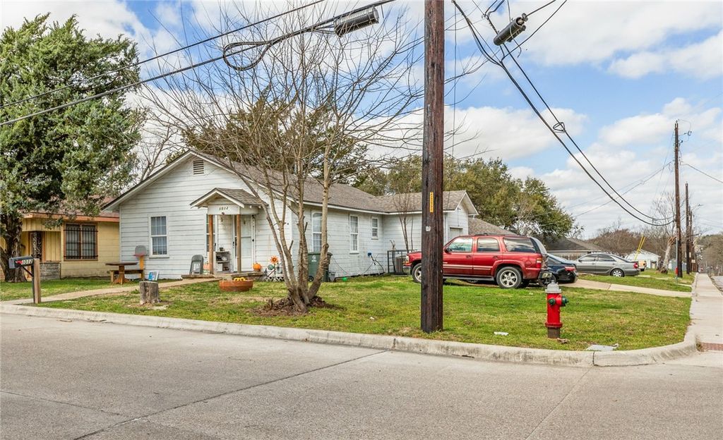 Photo of 1012 Columbus Avenue, Bryan, TX 77803 (MLS # 26004279)