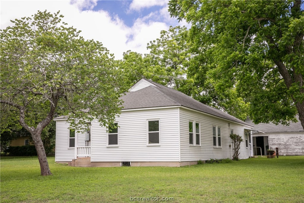 Photo of 400 N Brazos Street, Burton, TX 77835 (MLS # 26012228)