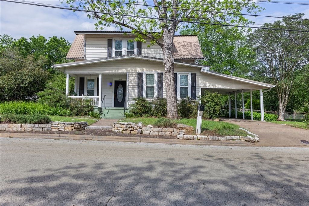 Photo of 305 S Main Street, Caldwell, TX 77836 (MLS # 26004779)